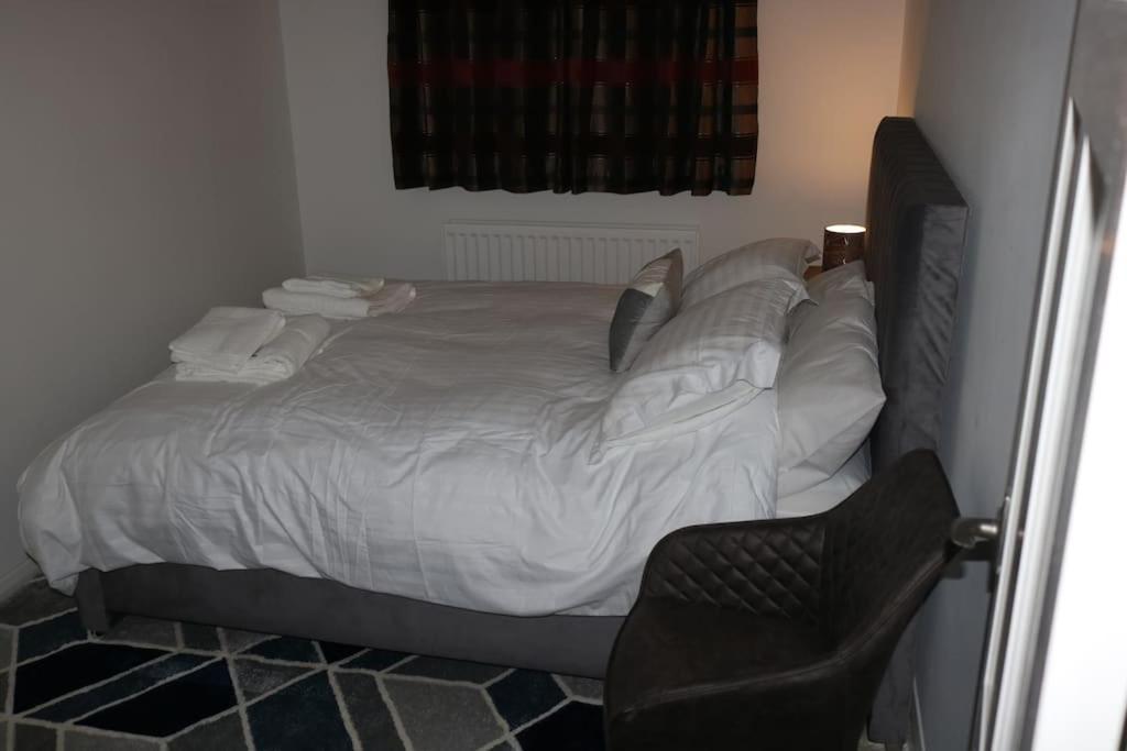 Entire -4 Bedrooms Detached House With Driveway Nottingham Exterior foto