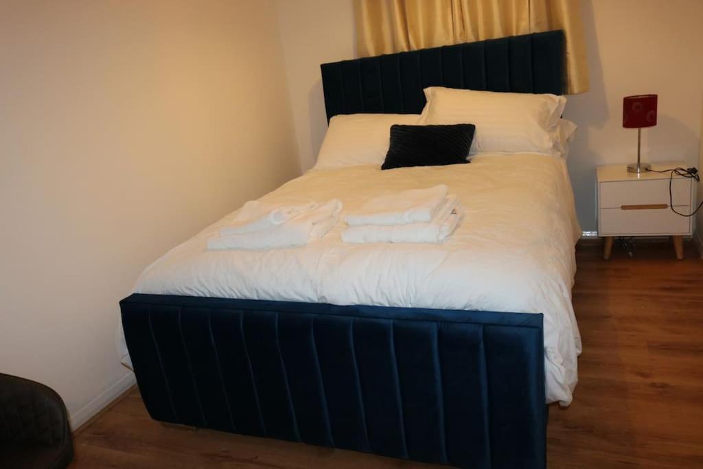 Entire -4 Bedrooms Detached House With Driveway Nottingham Exterior foto