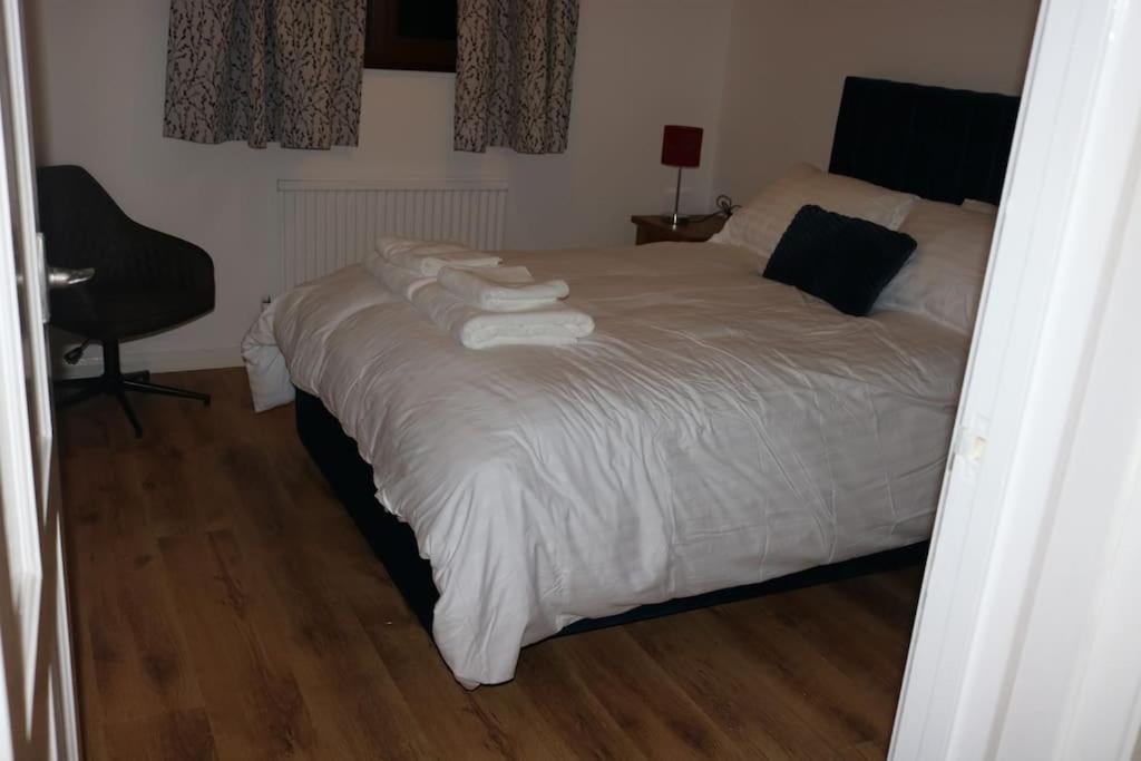 Entire -4 Bedrooms Detached House With Driveway Nottingham Exterior foto