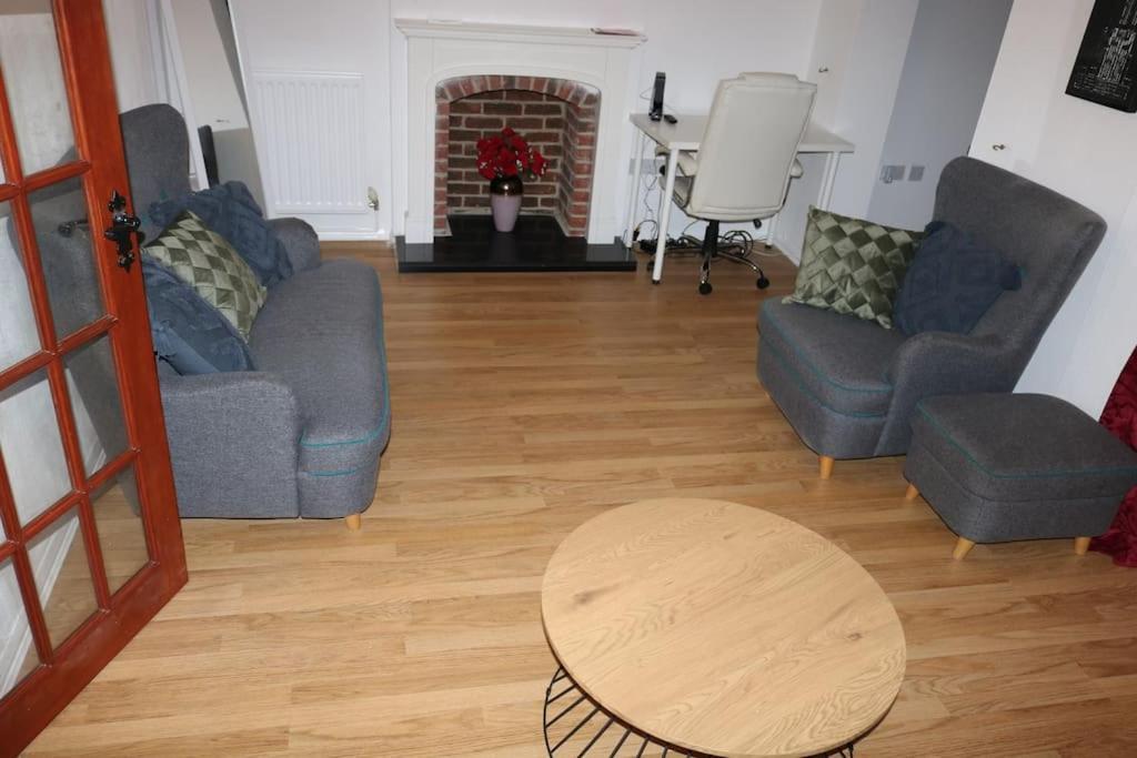 Entire -4 Bedrooms Detached House With Driveway Nottingham Exterior foto
