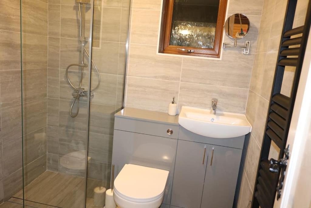 Entire -4 Bedrooms Detached House With Driveway Nottingham Exterior foto